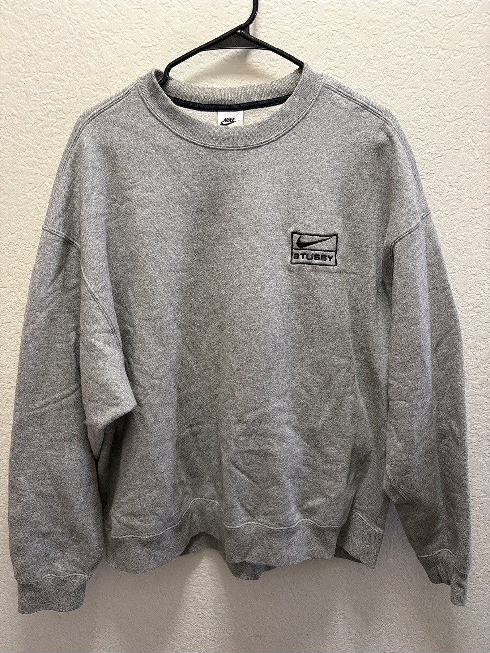 Stussy Men's Light Gray Crewneck Sweatshirt with Embroidered Logo